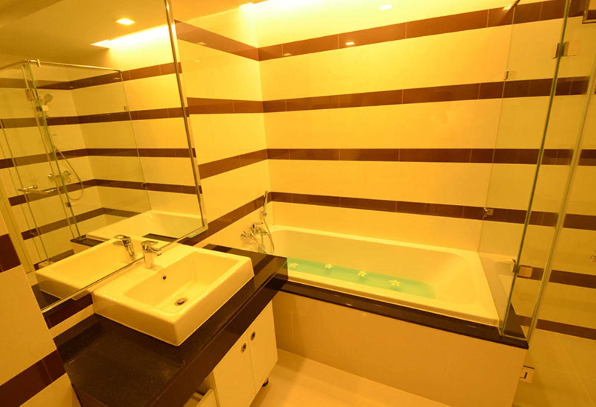 Beverly 33 By Aspira Bangkok Eksteriør bilde